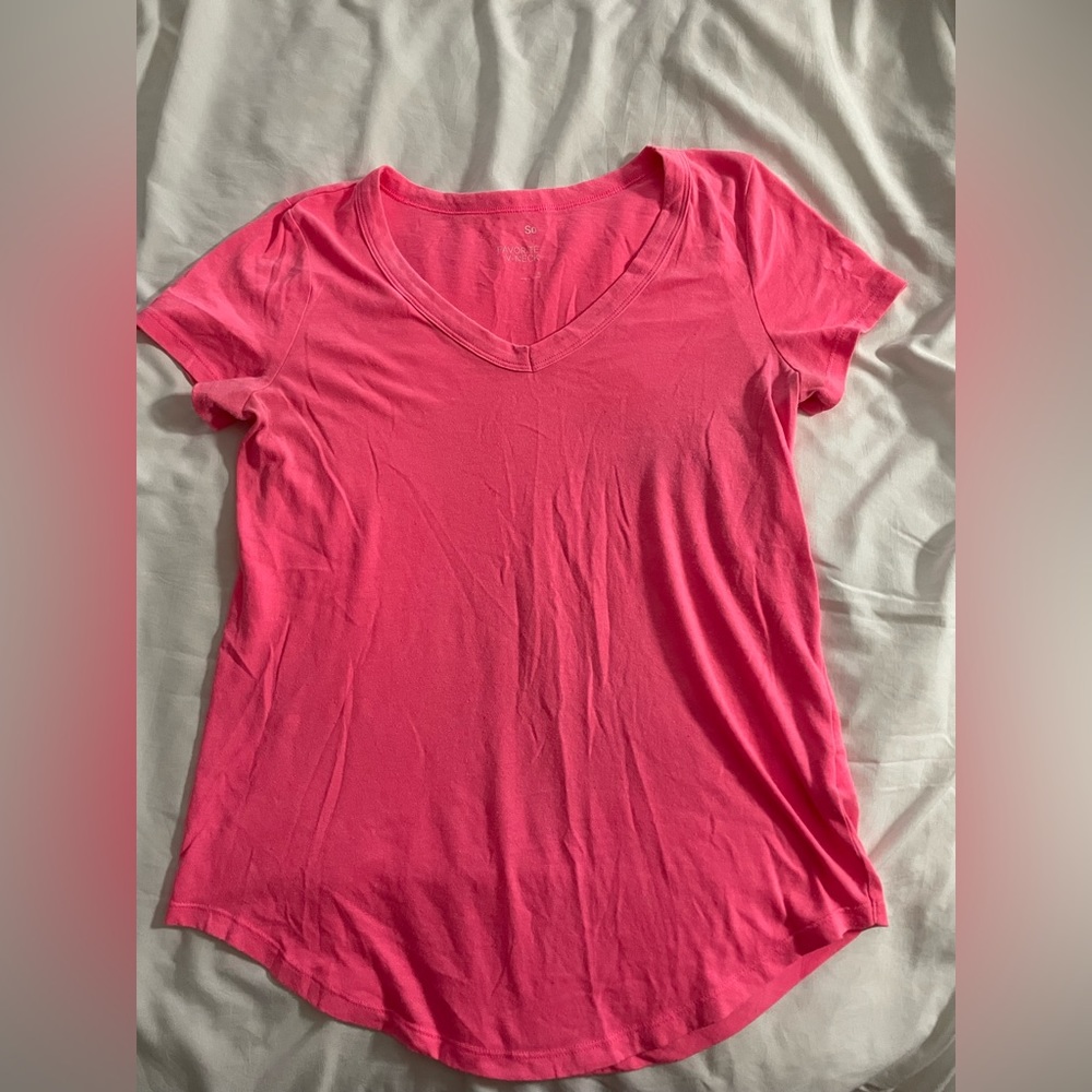 pink tshirt